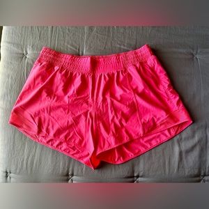 Lululemon Hotty Hot High Rise Lined Short 4”. Lipgloss. Size 14